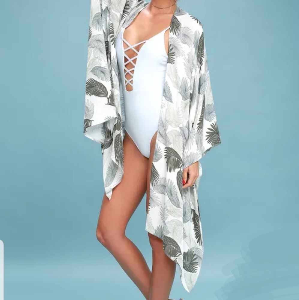 Watch and Fern White and Green Leaf Print Kimono T